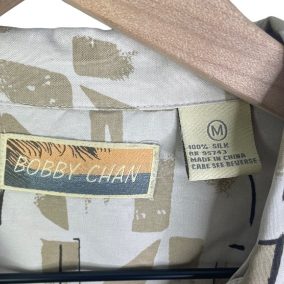 Vintage Bobby Chan Women’s 100% Silk Printed Short Sleeve Button Blouse - Picture 2 of 3